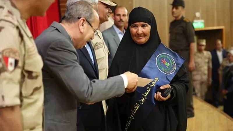 محافظ كفرالشيخ ومدير جمعية المحاربين القدماء يكرمان أسر الشهداء ومصابي العمليات الحربية