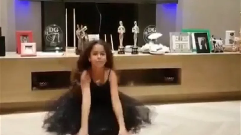 ابنة شيرين عبدالوهاب تشعل السوشيال ميديا بعد رقصها على أغنية 