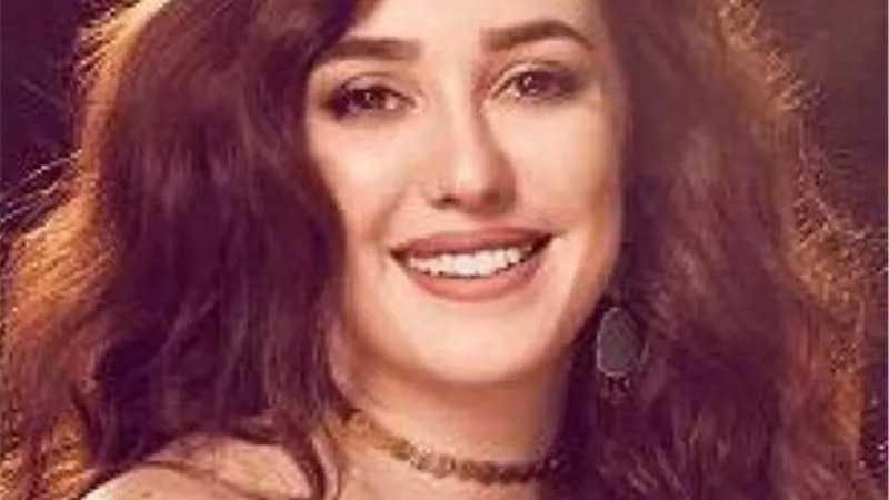 كندة علوش توجه سؤال للمصريين