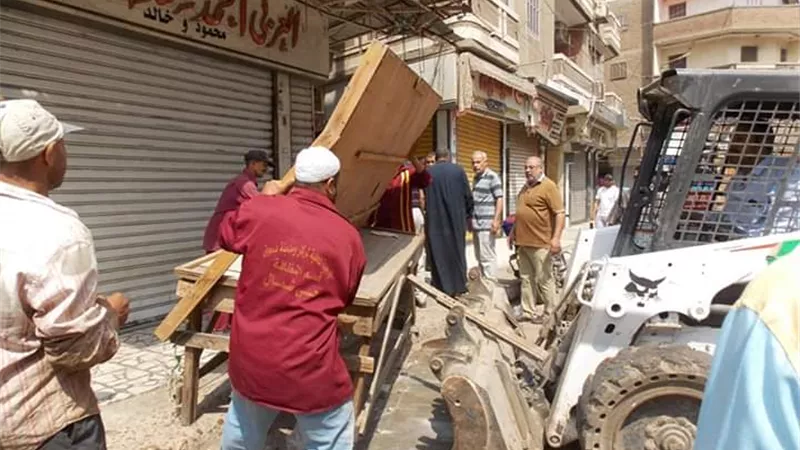 رئيس مركز ومدينة دسوق يقود حملة اشغالات