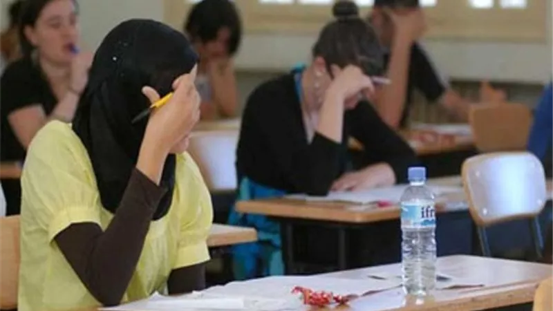 إصابة طالبة ثانوية عامة بإغماء خلال تأديتها أمتحان الاقتصاد والاحصاء ببني سويف