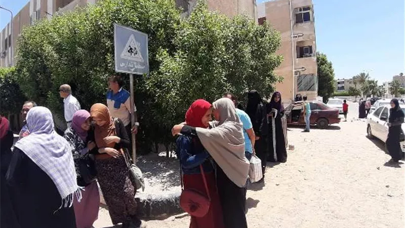 الابتسامه تعلوا وجوه اولياء الامور والطلاب في مادتي الاقتصاد والاحصاء بجنوب سيناء