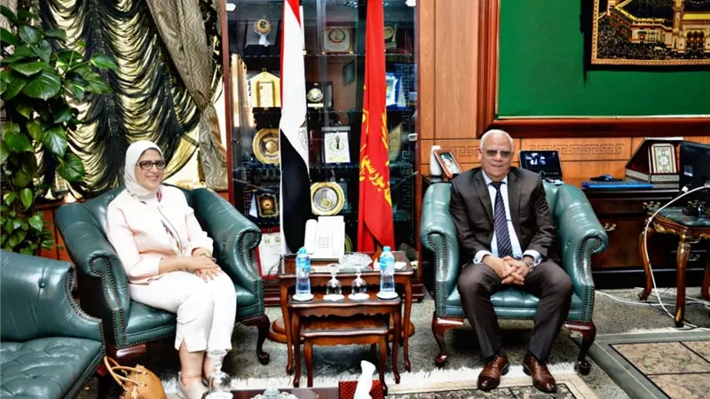 محافظ بورسعيد يستقبل وزيرة الصحة لمتابعة منظومة التأمين الصحي الجديد