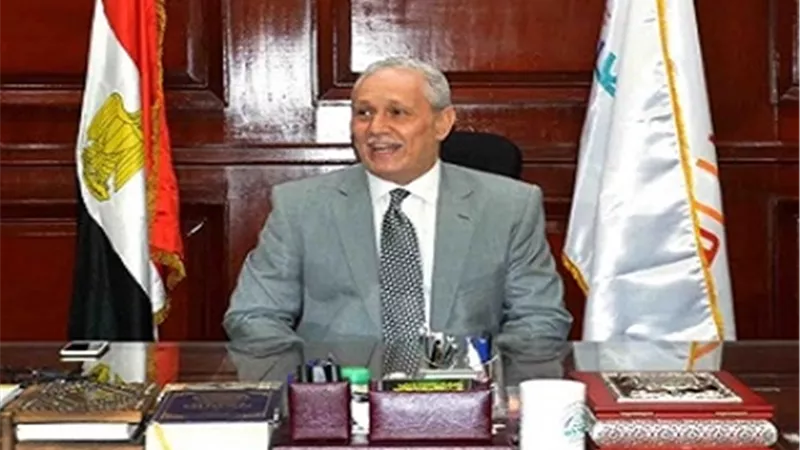 وزارة النقل ومحافظ الاقصر يتفقان على إعادة تأهيل طرق الكمائن الأمنية