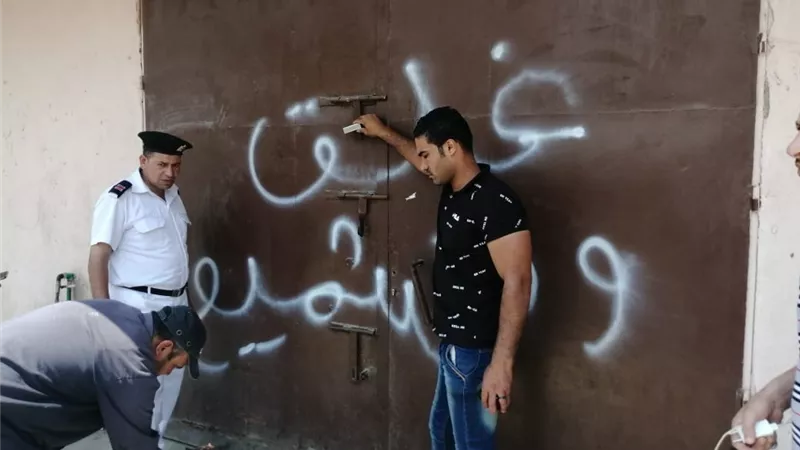 تنفيذ 25 قرار غلق وتشميع بالوحدات المخالفة بالعاشر من رمضان.. صور