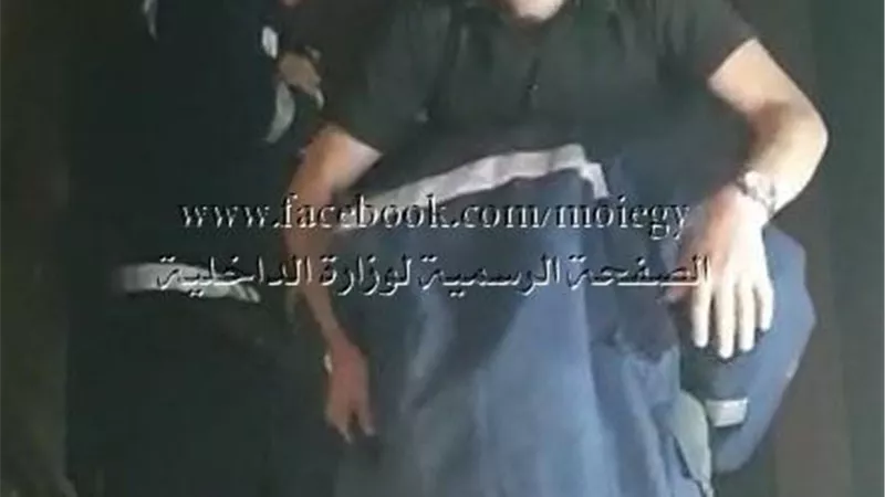 الحماية المدنية تنقذ 7 مواطنين من مصعد معطل فى شبرا .. صور
