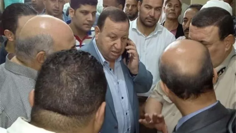 محافظ البحيرة يوجه بإنهاء إجراءات دفن ضحايا حادث حوش عيسى.. صور