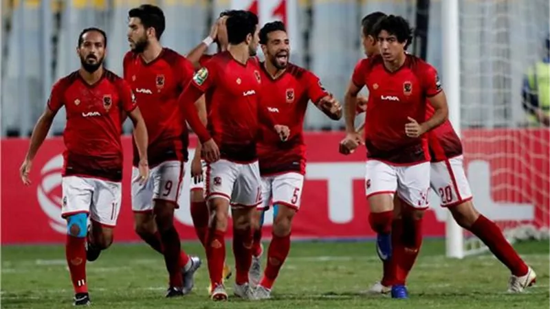 الاهلي يحسم مصير احتراف نجم الدفاع لليونان