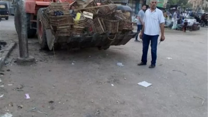 حملات مكثفة لإزالة اشغالات ورفع القمامة وصيانة أعمدة الانارة بقرى مركز ساحل سليم