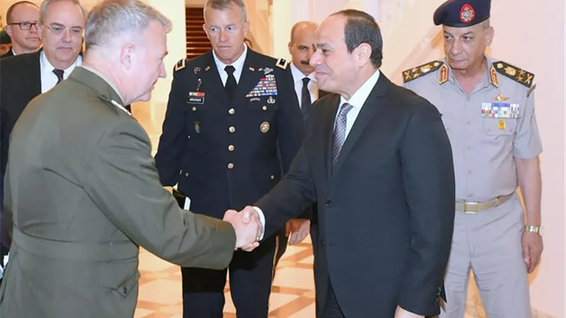 السيسى يستقبل قائد القيادة المركزية الأمريكية