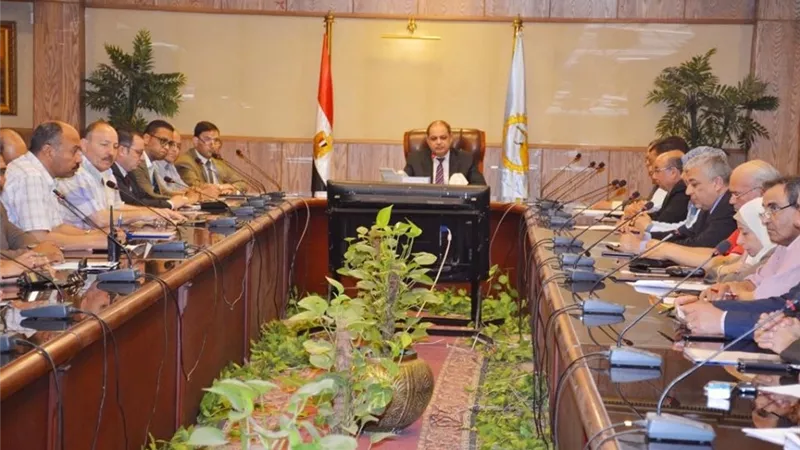 وفد رئاسة مجلس الوزراء يتابع المشروعات وما تم إنجازه على أرض الواقع مع محافظ الغربية