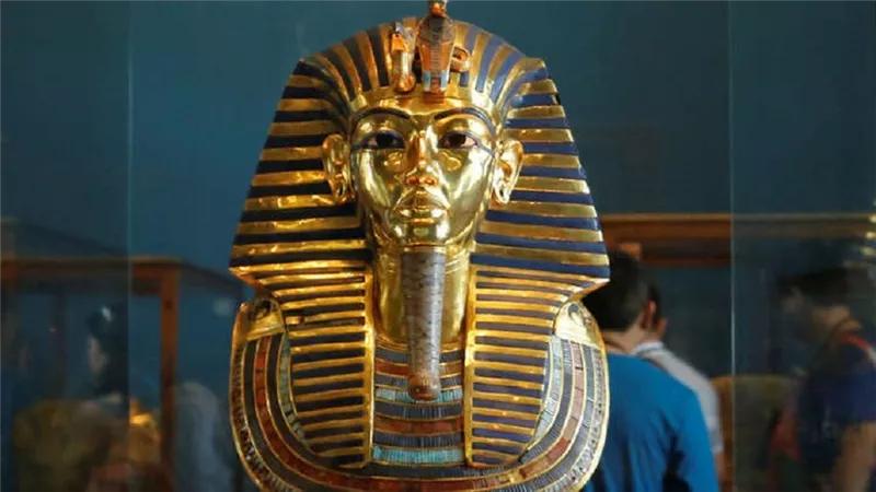 رأس توت عنخ آمون تعود لمصر.. ووقف مزاد لندن