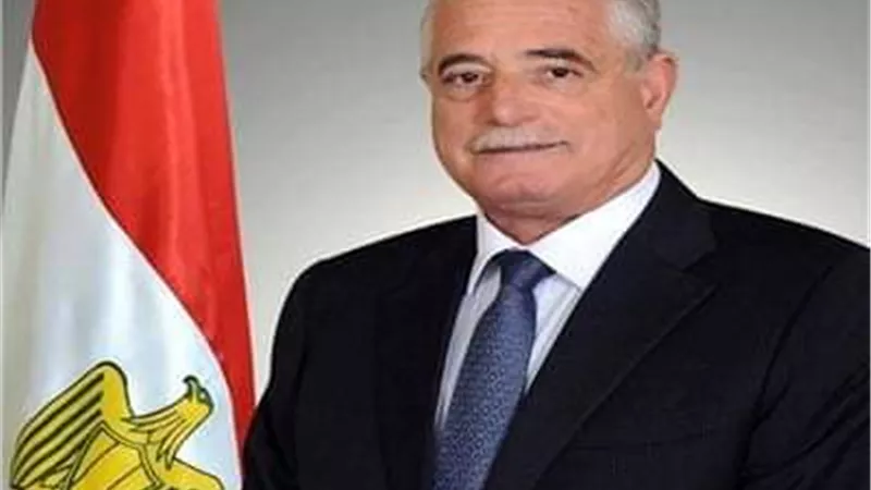 فوده يطالب سائقي التاكسي والسرفيس بالالتزام بالزي الرسمي