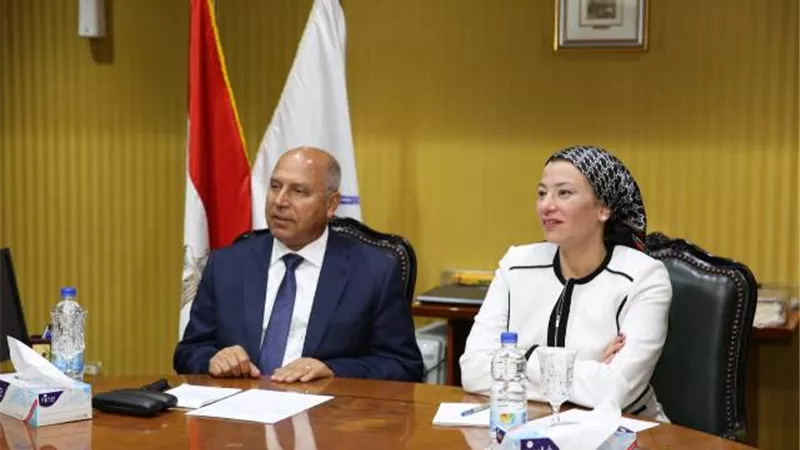 وزيرا البيئة والنقل يبحثان خطط تحسين جودة الهواء والضوضاء