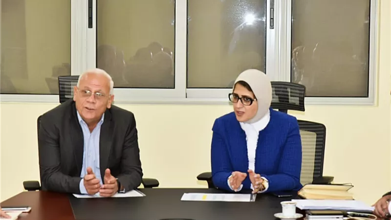 وزيرة الصحة تتابع الانتهاء من عقود الأطقم الطبية للعاملين بالتأمين الصحي الجديد