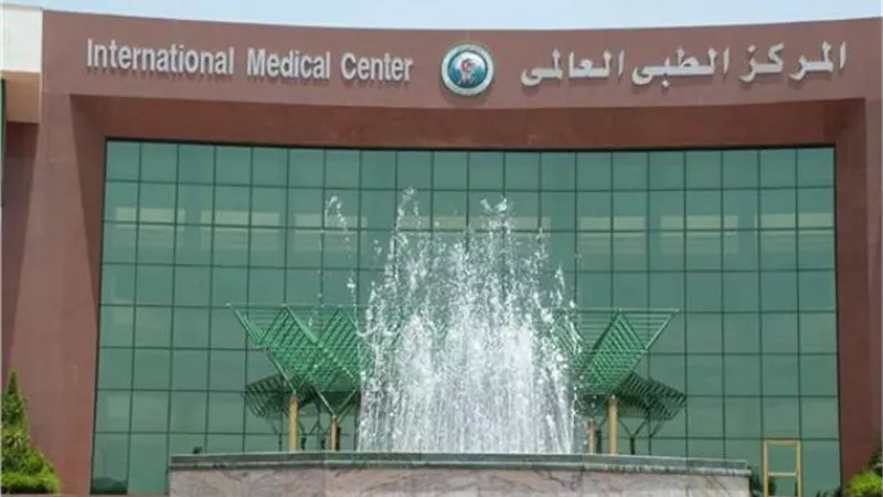 خبير فى جراحة العمود الفقرى بالمركز الطبى العالمى