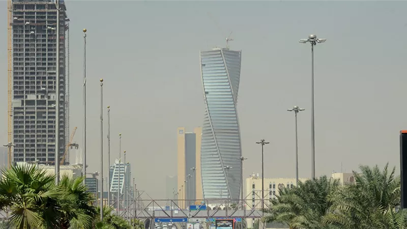 إمارة سعودية تحظر مسيرات السيارات خلال الأعراس