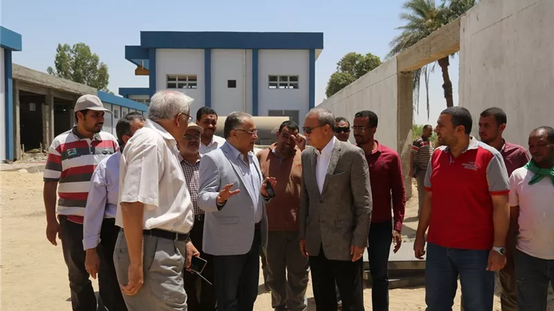 خلال ايام بدء التشغيل التجريبى لمحطة مياه فرشوط