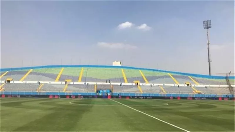 السنغالى مانيه والجزائرى محرز فى استاد الدفاع الجوي.. صور وفيديو