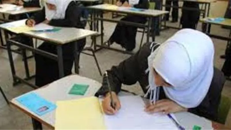 طالبة تمزق ورقة إجابة الإنجليزي بدمياط