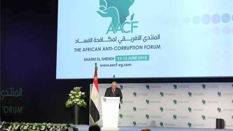 شريف سيف الدين ..الدستور يتضمن باب كامل من أجل إلزام الدولة بمكافحة الفساد