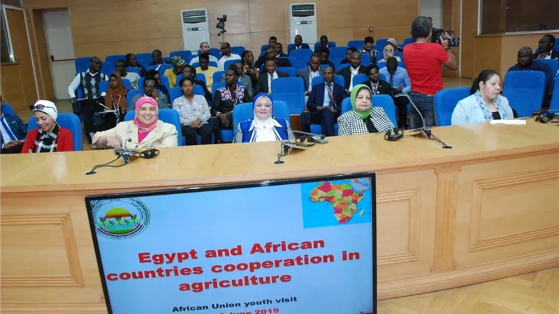 ابوستيت:يستعرض إنشاء المزارع المصرية بالقارة السمراء مع ١٠٠ شاب افريقى