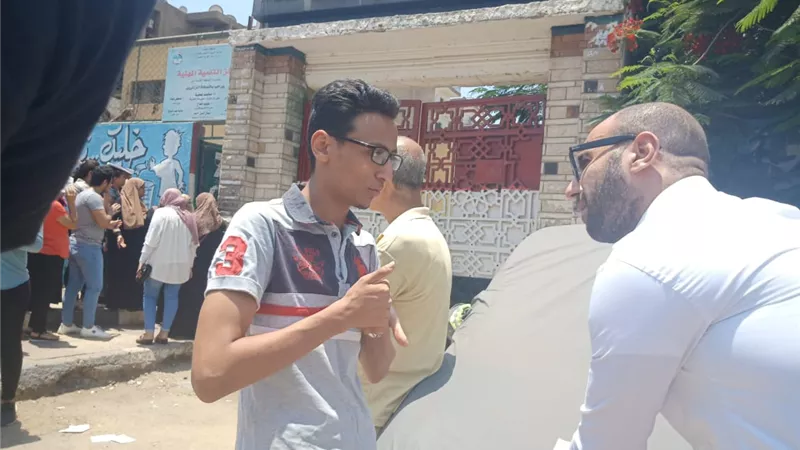 طلاب الثانوية العامة: الامتحان سهل والأسئلة من الكتاب الوزارى