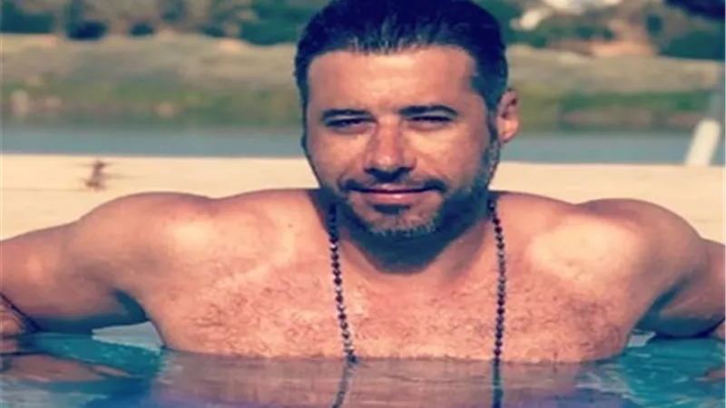 أحمد السعدنى يشعل انستجرام بصورة من المصيف