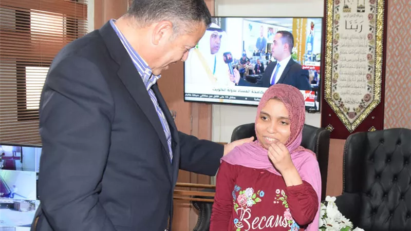 محافظ بنى سويف يصرف 3 آلأف جنيه مساعدة لأسرة لعلاج طفلتها