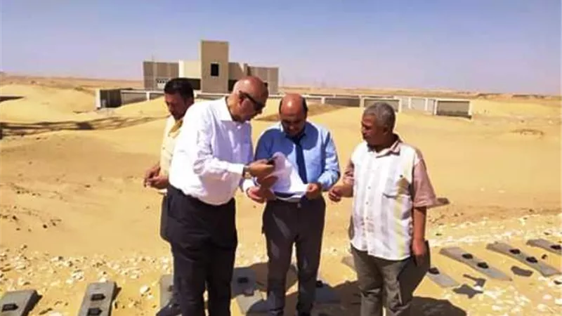محافظ الوادى الجديد يوقع بروتوكول لإقامة محطة طاقة شمسية.. بالصور