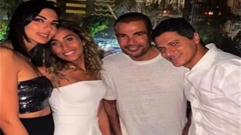 عمرو منسى يحتفل بعيد ميلاده.. فى حضور الهضبة ودينا الشربينى