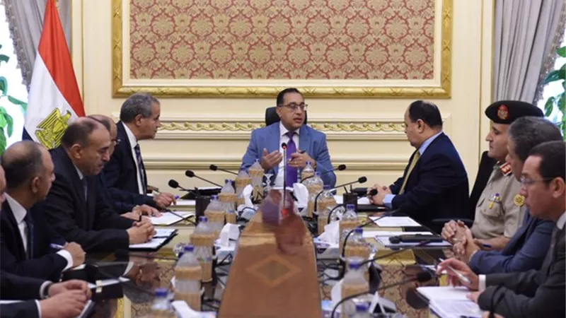 رئيس الوزراء يعقد اجتماعاً لمتابعة توافر السلع بالأسواق وأسعارها