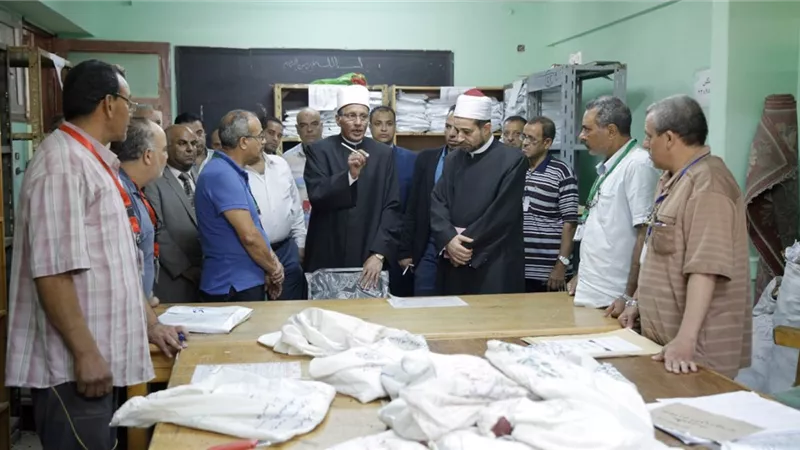 وكيل الأزهر يتفقد كنترول الثانوية الأزهرية ويؤكد: لن يٌسمح بوجود الأخطاء في أعمال الكنترول