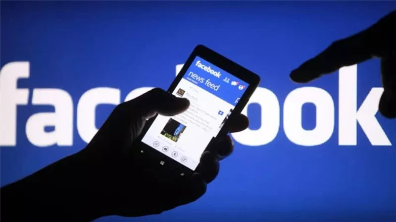 مبالغ مالية من فيسبوك مقابل تحميل 