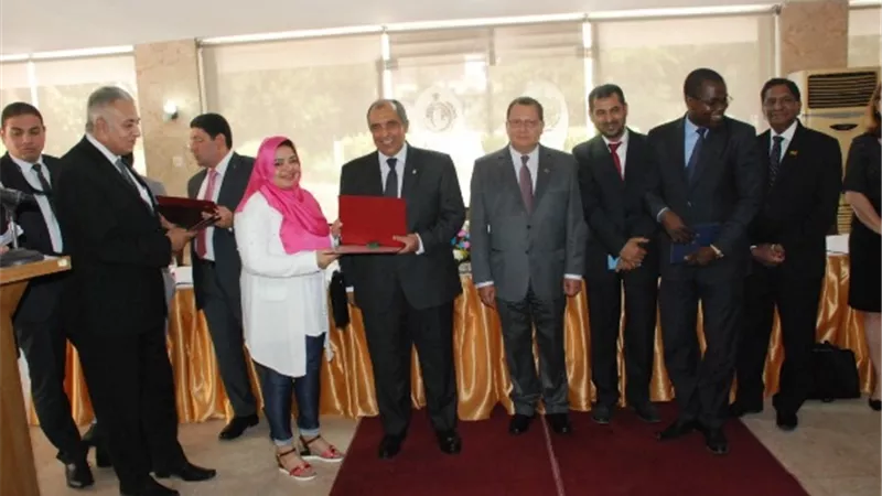 وزير الزراعة يسلم شهادات التدريب ل 53 مبعوثا من 32 دولة