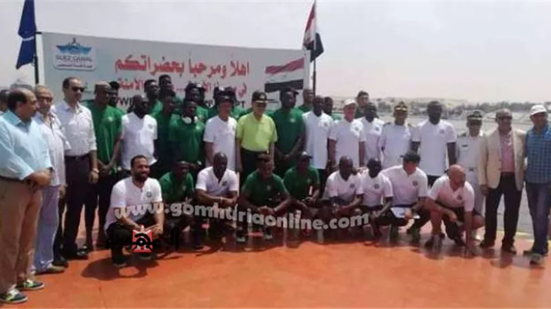 الفريق مميش يلتقي المنتخب النيجيري أثناء ابحاره بقناة السويس ..صور