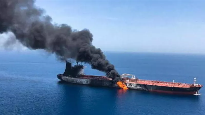 إيران تطلق صواريخ على طائرة أمريكية في موقع هجوم خليج عمان