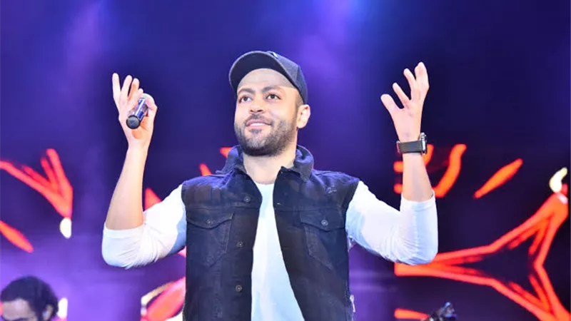 تامر عاشور يشعل حماس جمهور المكشوف بالاوبرا