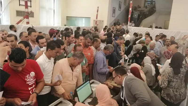 توافد تجار الإسكندرية للادلاء باصواتهم