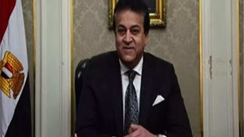 عبد الغفار يستعرض تقريرًا حول إنشاء الغرفة النظيفة ببحوث الإلكترونيات