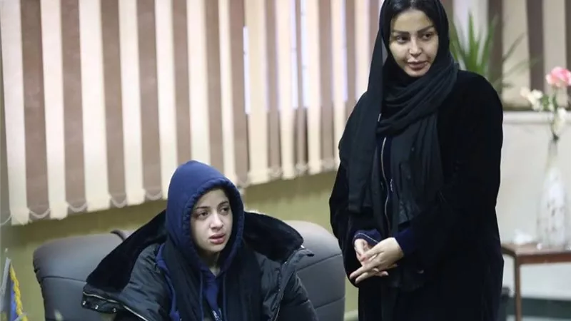 ترحيل منى فاروق وشيما الحاج إلى سجن القناطر تمهيدا للإفراج عنهما