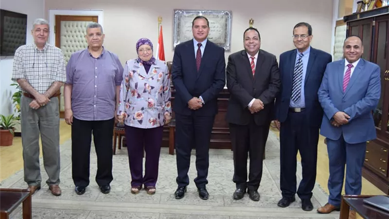رئيس جامعة سوهاج يستقبل لجنة قطاع دراسات الطفولة ورياض الأطفال