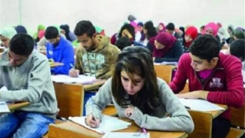 طلاب أسوان سعداء من الاستاتيكا