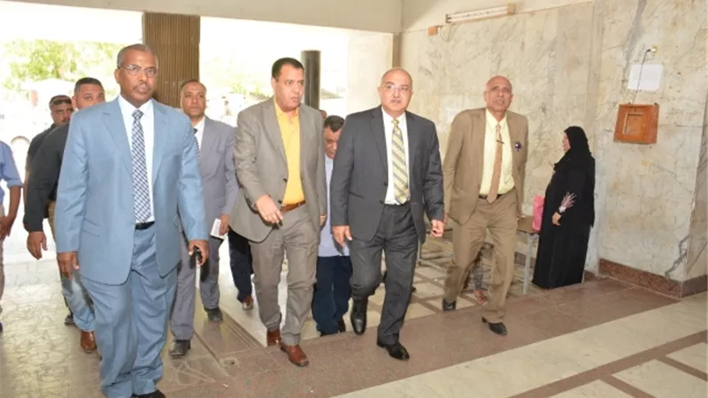رئيس جامعة أسيوط في زيارة لمدير المباحث الجنائية بمستشفى أسيوط الجامعي
