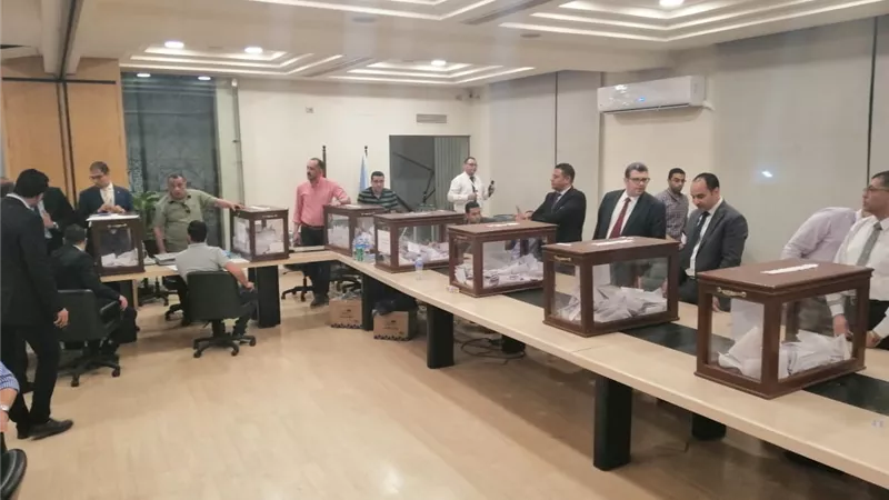فرز وحصر الأصوات بانتخابات الغرفة التجارية بالإسكندرية