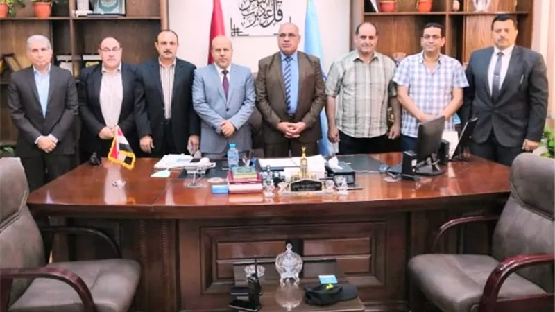 نائب محافظ القاهرة يكرم العاملين بادارة الاشغالات باحياء المنطقه الغربية.. بالصور