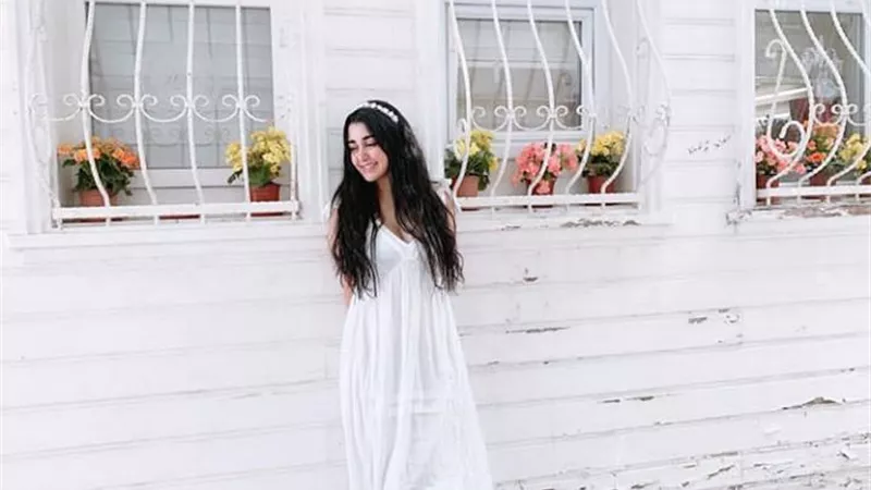 إطلالة رقيقة للفنانة المغربية جيهان خليل