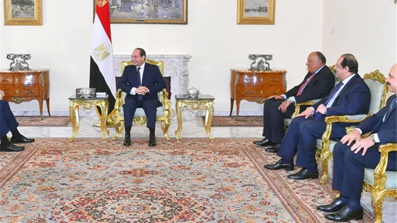 السيسى: مصر تتضامن حكومة وشعبا مع الأشقاء فى مواجهة التحديات بالمنطقة
