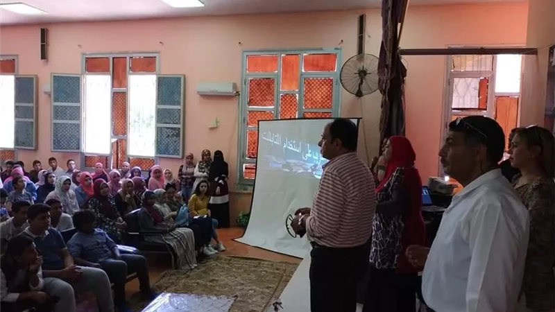 ورشة عمل بتعليم العبور لتدريب الطلاب علي استخدام التابلت