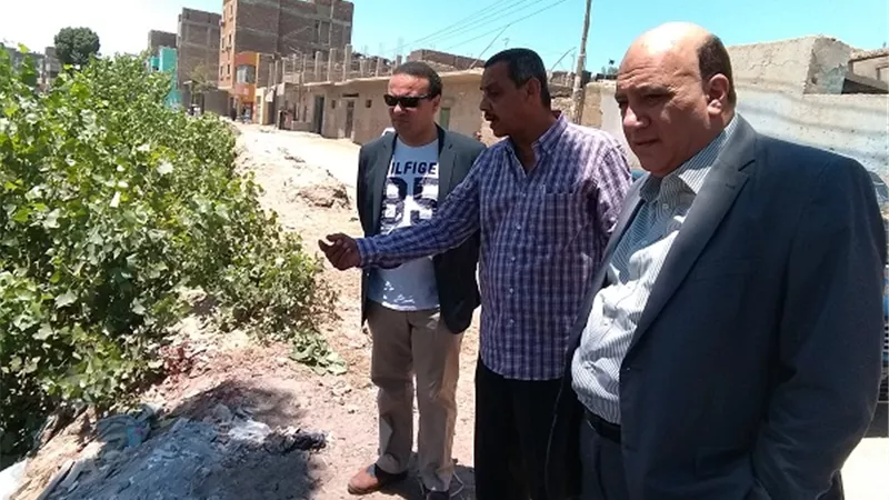 نائب محافظ الأقصر والسكرتير المساعد فى جولة تفقدية بمركز الزينية
